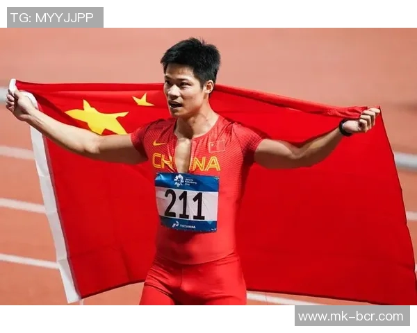 以足球球星为榜样,激励我们在追求梦想的路上不断奋斗和超越自我 以足球球星为榜样,激励我们在追求梦想的路上不断奋斗和超越自我